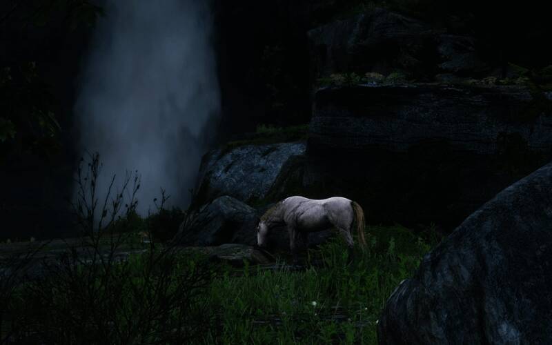 瀑布旁平台上的安达卢西亚马