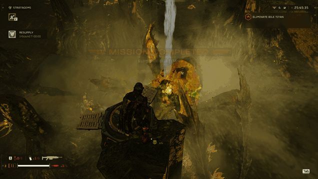 多人在线合作模式下，玩家共同对抗吐酸泰坦的战斗场景