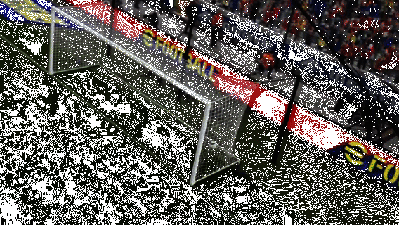 罗伊斯高速突破画面，展现前插进攻的犀利表现