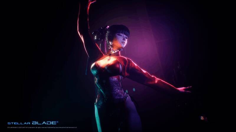 金亨泰接受采访现场照片，身穿休闲装，面带微笑