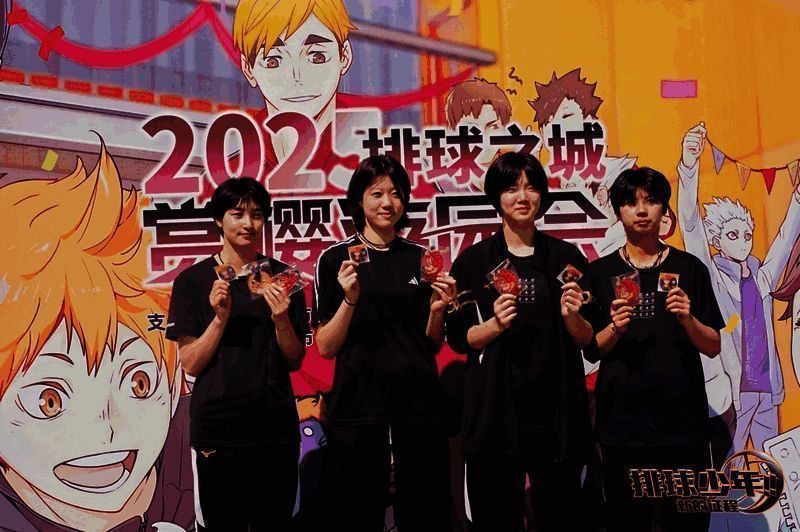 天津女排队员出席活动现场，与玩家亲切互动