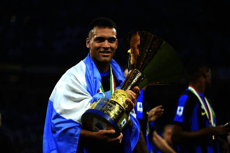 劳塔罗庆祝进球