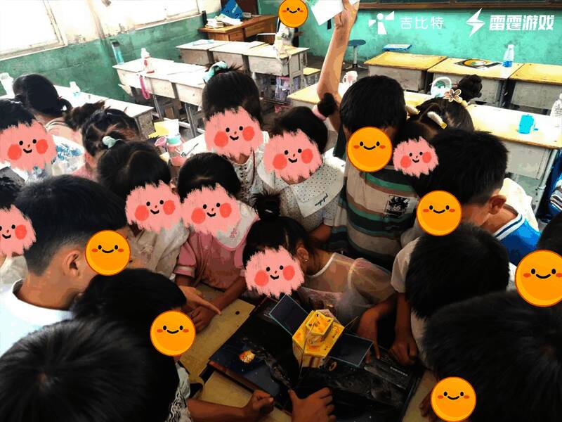 乡镇小学收到爱心书籍场景4