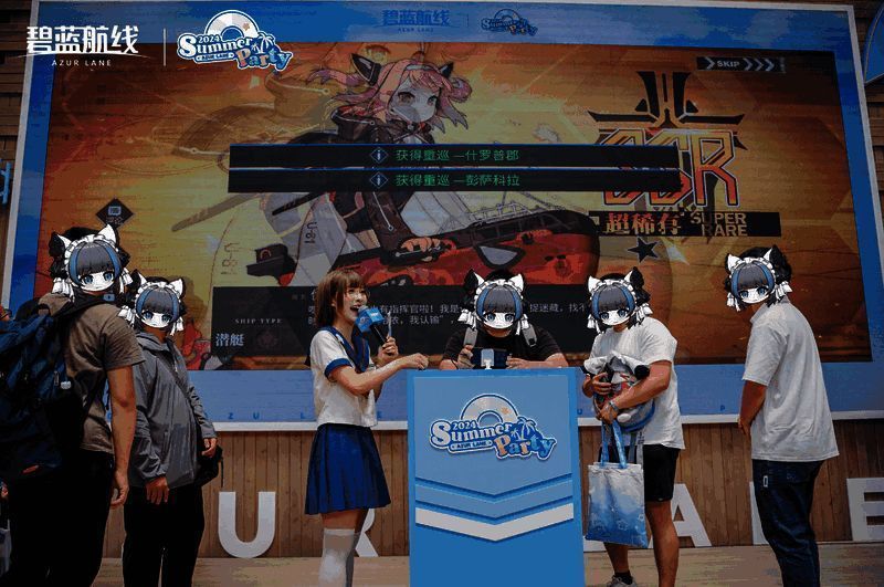 《碧蓝航线》上海站誓约舞台上的DJ串烧场景