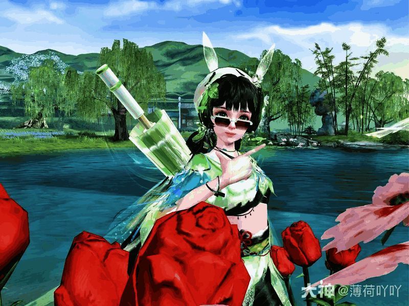 薄荷吖吖少侠在湖畔摆造型的照片