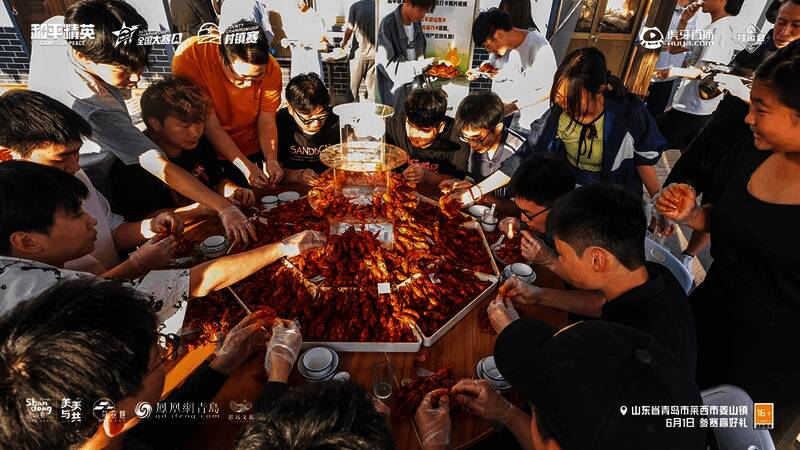 莱西姜山镇分赛点小龙虾盛宴和舞蹈表演场景