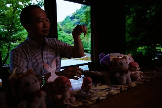 暖暖攻击敌人画面