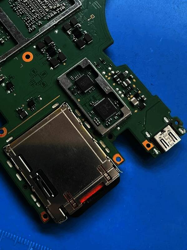 任天堂Switch 2主板图片3