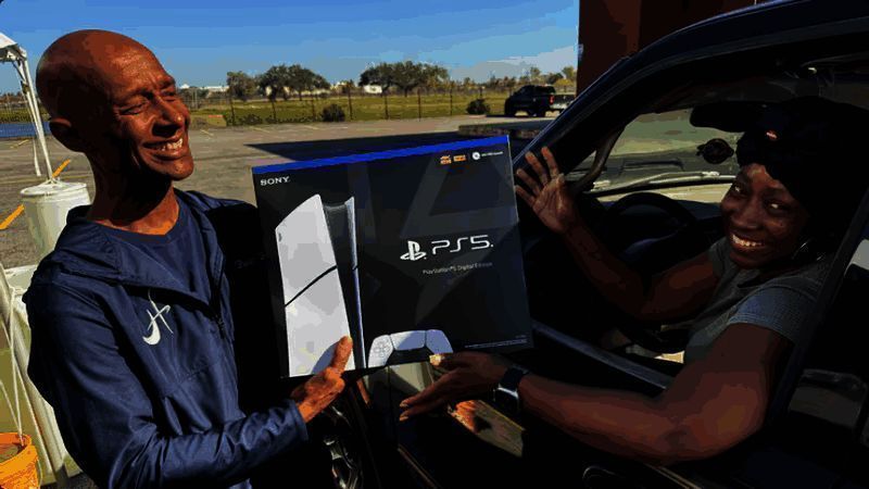 美国新奥尔良教堂外武器回购活动现场