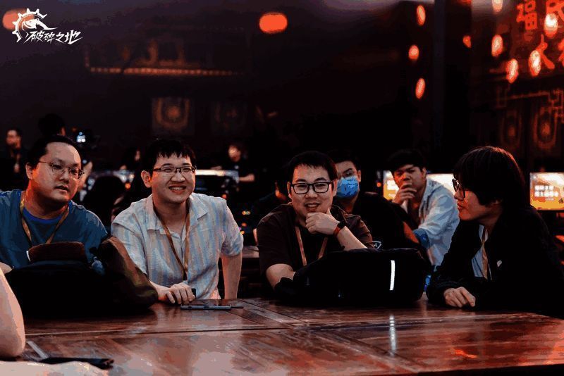 媒体与策划交流场景图