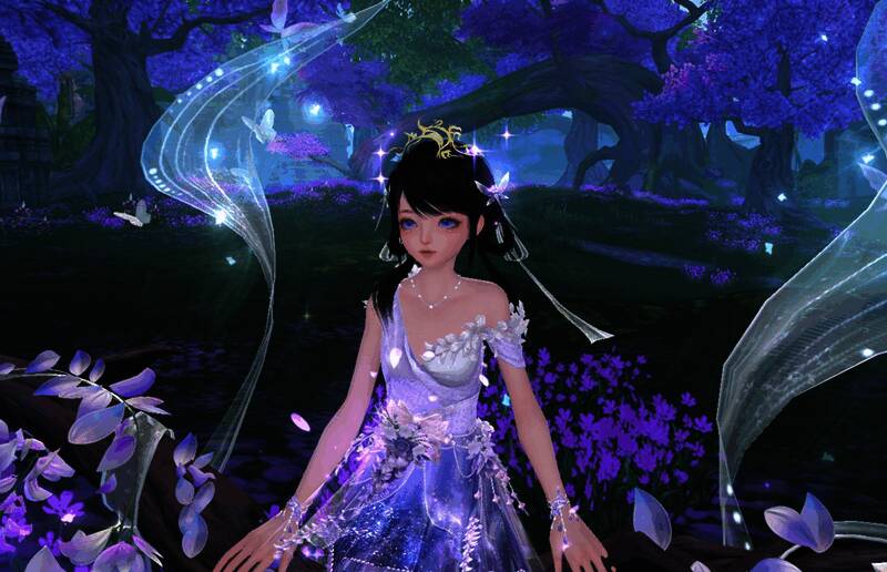 面饰变皇冠的游戏角色展示图