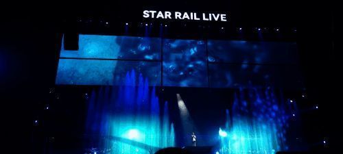 《水龙吟》表演时水幕呈现游龙景象