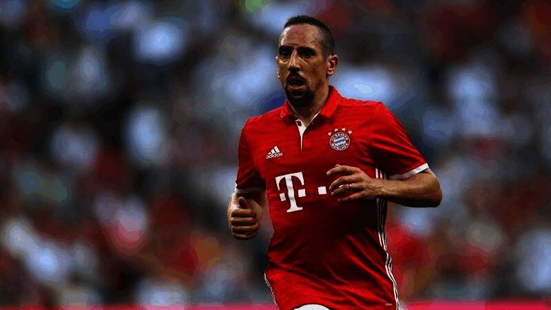 里贝里与教练交谈图