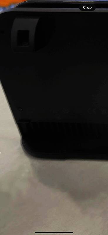 编号2照片展示的Switch 2底座一角