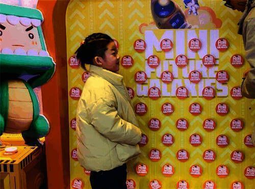 街头游戏亲子互动场景3