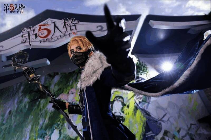 COSER 扮演庄园角色入殓师