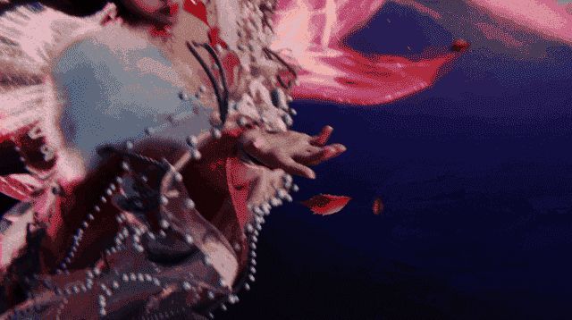 女团成员惊艳抬眸的动态画面