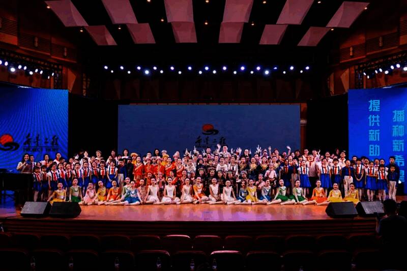 ‘希望合唱团’音乐研学夏令营的汇报演出图片