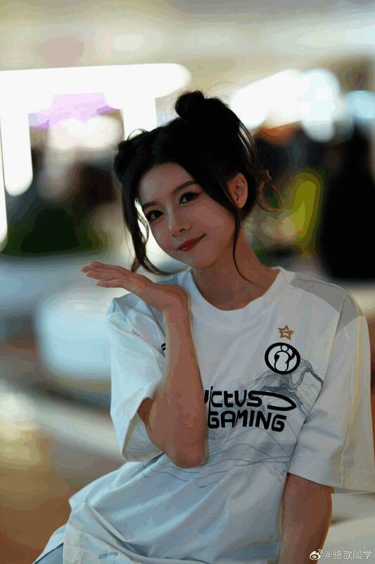 骆歆穿IG新队服照片3