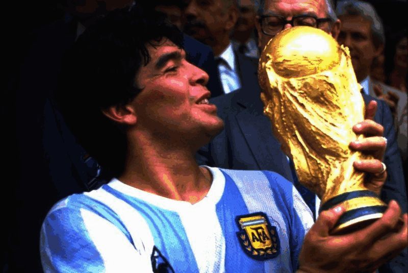 马拉多纳连过五人进球瞬间