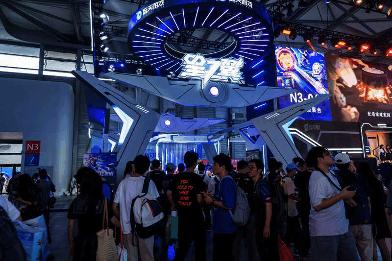 盛天网络2023 ChinaJoy现场玩家体验游戏