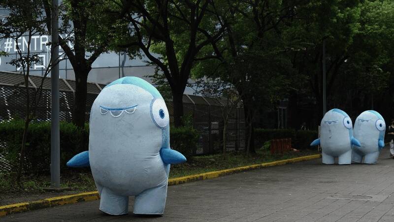 《太空行动》太空鲨在南京路步行街图片