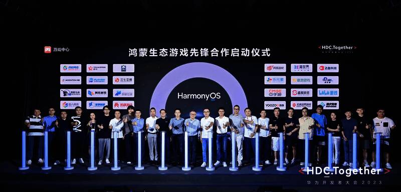 1.jpg 鸿蒙生态游戏先锋合作仪式现场照片1