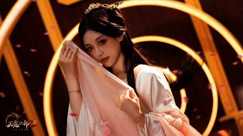 三位COSER合影图