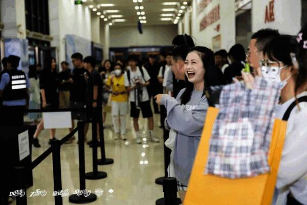 热情高涨的观众