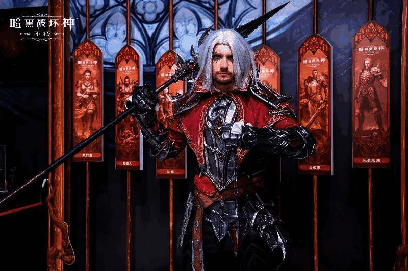 Coser扮演的狂骑士形象