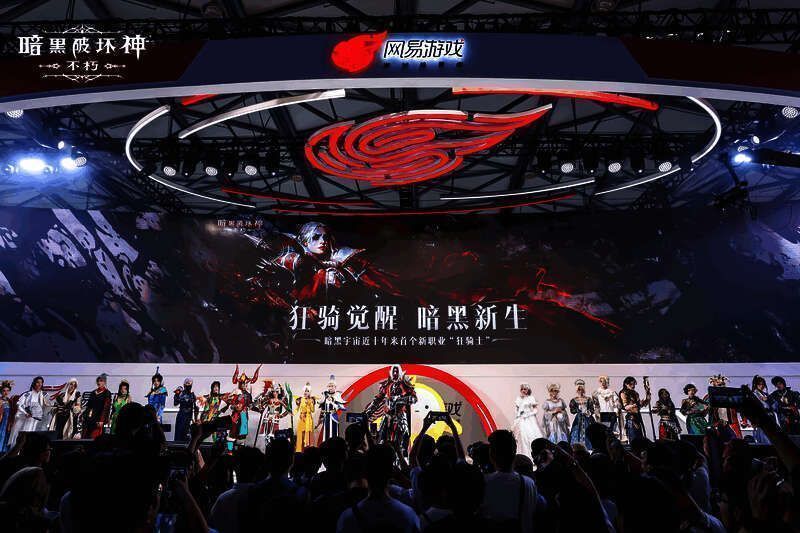 Coser展示狂骑士形象