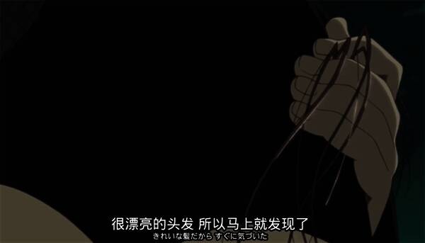 波风水门抱着漩涡玖辛奈夸奖她头发的画面