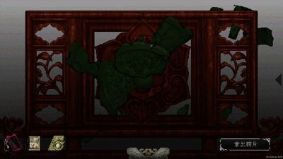 角色在昏暗光影中凝视远方,眼神中流露出坚定与悲伤交织的情感