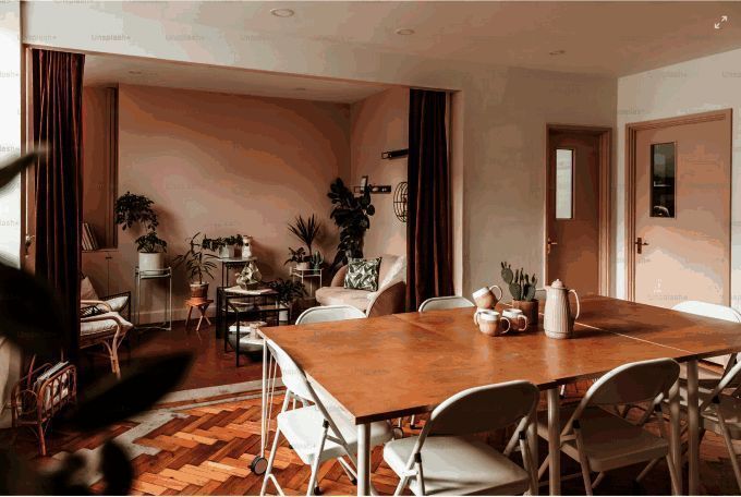 Camtasia2024界面中显示的一张家具照片,画面明亮温暖