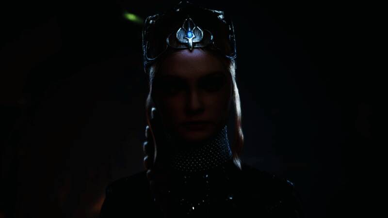 游戏主视觉图,公主身着华丽战袍,背景为奇幻城堡