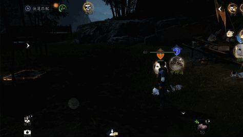 五只卡通猫咪在华山赛道上竞速奔跑的可爱画面