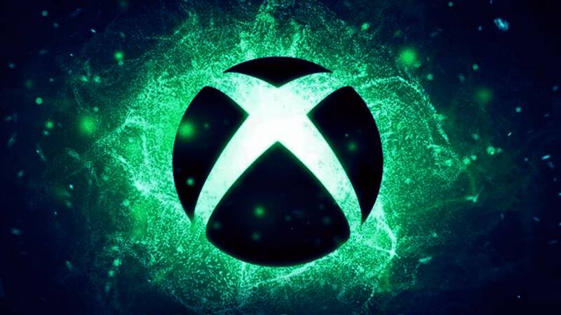 ROG Xbox Ally X掌机外观展示,侧面体现其便携性和科技感