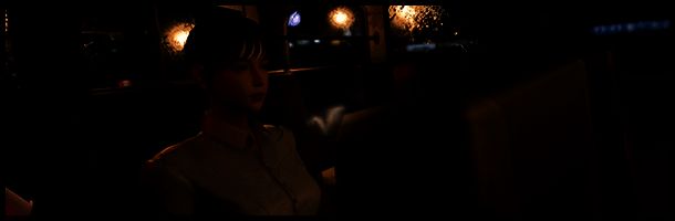 艾玛在公寓中独处,窗外光线闪烁,气氛诡异