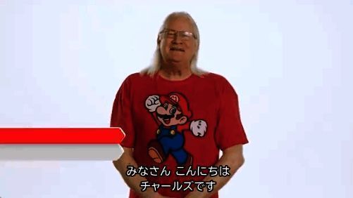 查尔斯·马尔蒂内在后台接受采访的画面,表情认真而坚定