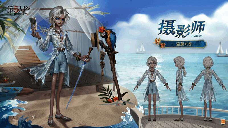 摄影师身着盛夏光影时装,手持绅士杖,身旁飞舞着一只色彩斑斓的鹦鹉