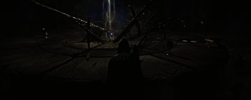 游戏内角色铁眼持双刃战斗画面，背景为黑夜笼罩的战场