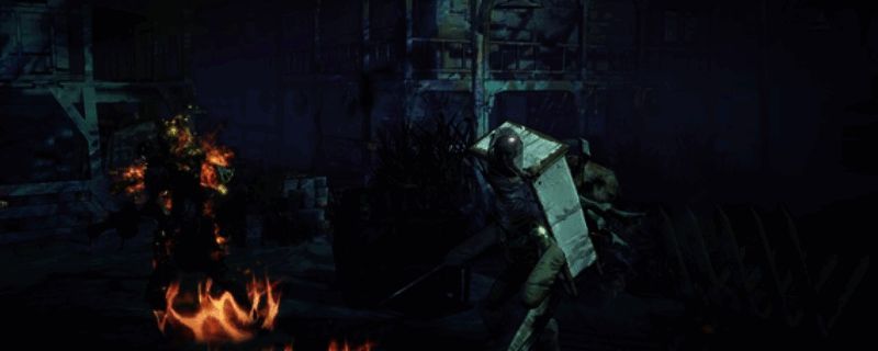 游戏画面展示一位角色手持武器,在昏暗环境中与未知敌人对峙的紧张场景