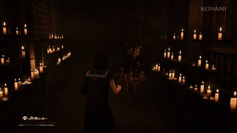 主角雏子站在废弃教室中央,窗外透进微弱光线映照出尘埃飞舞