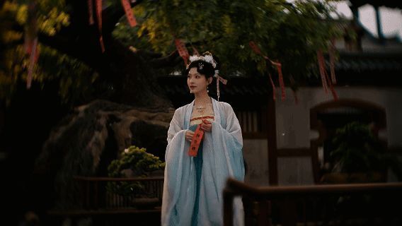 谢珂立绘展示,身着华贵服饰,神情沉稳而睿智