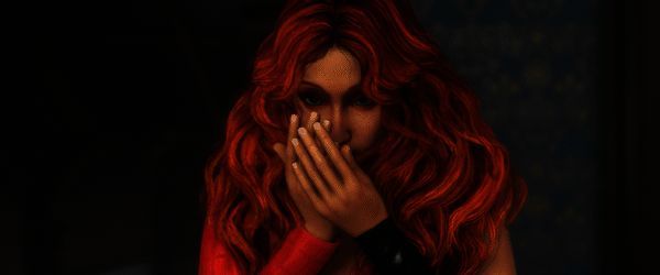 游戏中角色站在大厅中央,周围其他玩家角色神情各异,气氛紧张