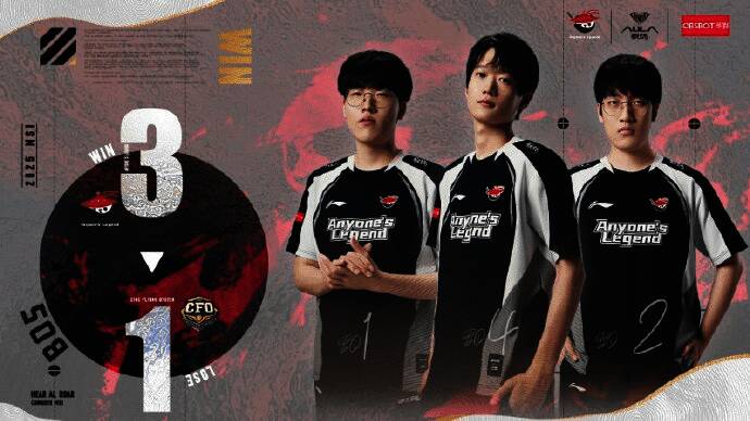 MSI赛事精彩对局瞬间,选手专注操作,观众席气氛热烈