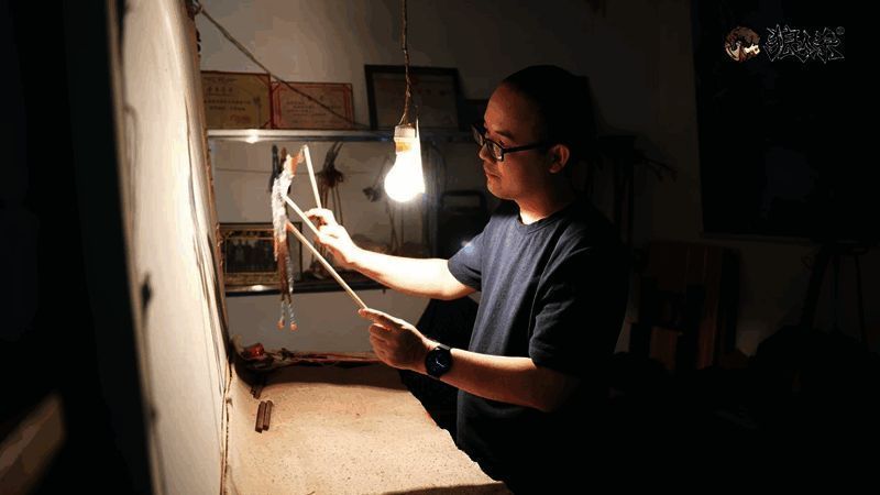 狼人殺皮影聯動角色設計圖，側身造型與傳統紋樣融合