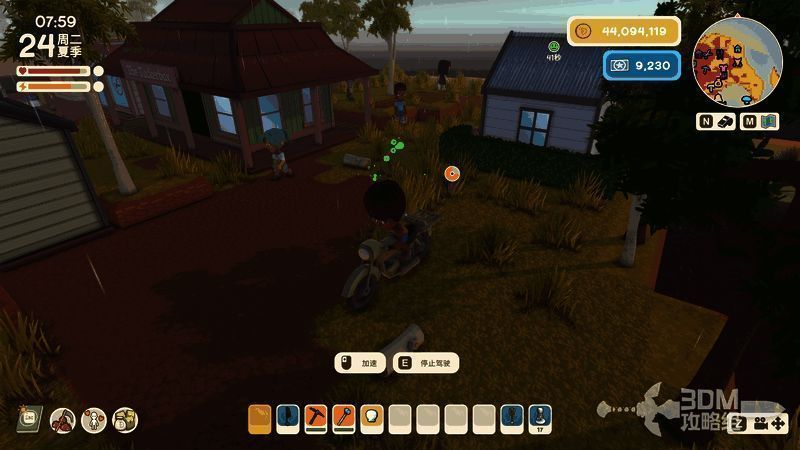 摩托车行驶在田野间，阳光洒满大地