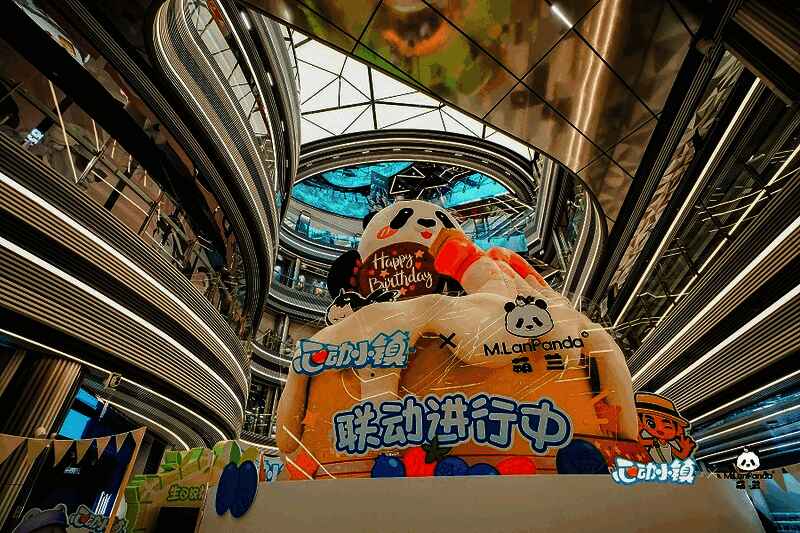 北京线下活动现场人潮涌动,玩家们排队领取纪念邮折