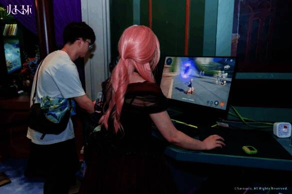 《归环》试玩区玩家正在进行达芙涅副本战斗,动作流畅,特效炫目